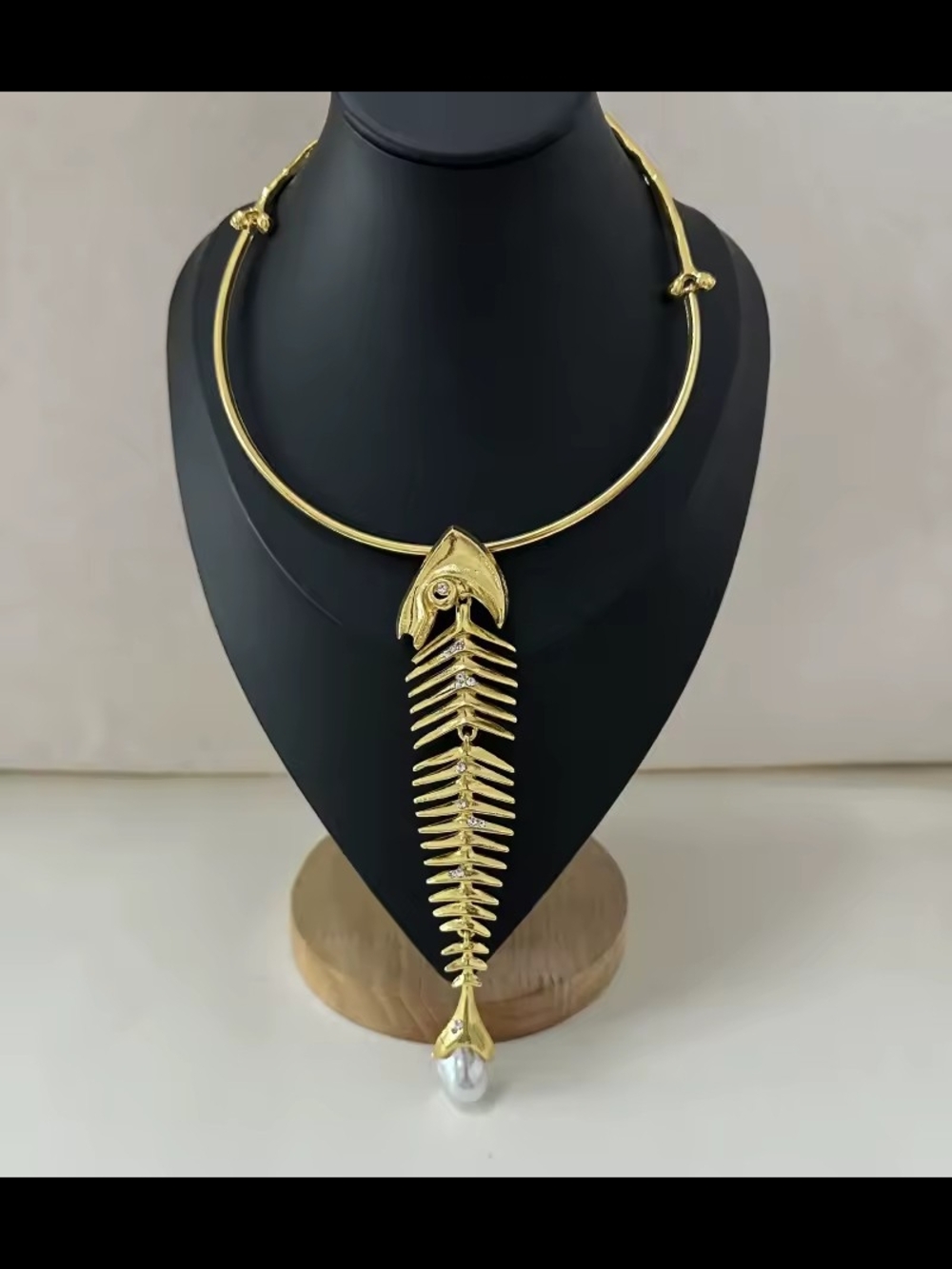 NWT Schiaparelli Inspired Gold Fishbone Collar Necklace with Pearl Drop